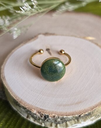 Pierścionek z zielonym oczkiem dużym złoty, zkwiatem