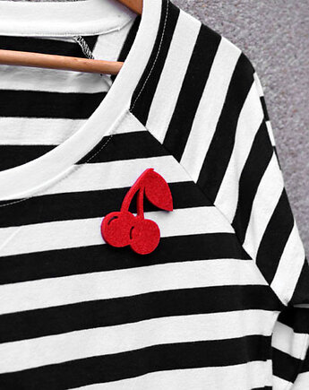 Filcowa broszka w kształcie wiśni, felt label