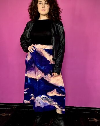 SPÓDNICA midi rozkloszowana na gumce, autorski print niebo (100% wiskoza), NAWROTANKA