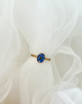 Piękny i subtelny pierścionek owalny z niezapominajką, Blask Natury