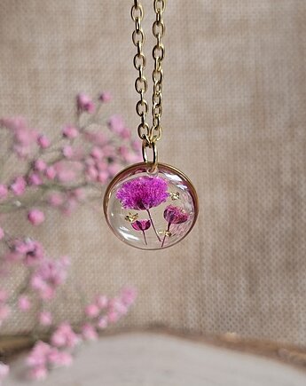 Łąka kwiatowa różowa Złota zawieszka złoty wisiorek kwiaty żywica