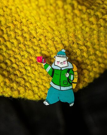 Przypinka  Misio Zdzisio górski wędrowca, Pintura