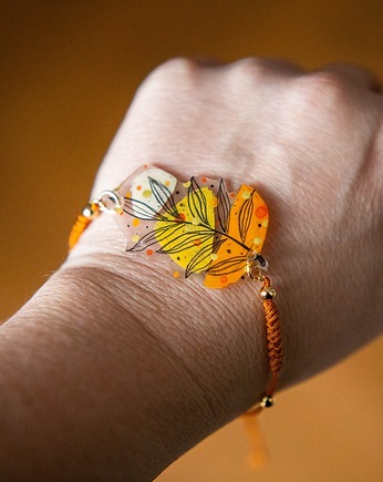 Delikatna bransoletka na sznurku z florystycznem motywem, Pintura