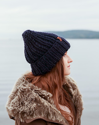 Granatowa czapka oversize z grubej wełny klasyczna, Holy Alpaca Knit
