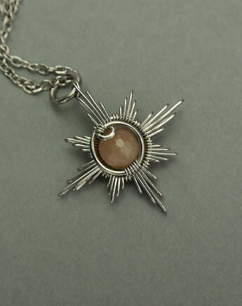 Mały wisiorek róża wiatrów kamień słoneczny wire wrapping, Agata Rozanska
