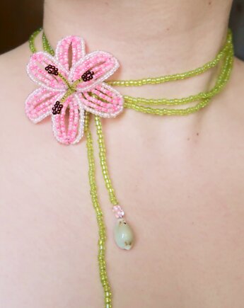 Różowa lilia - naszyjnik choker z koralików, Hibiscus