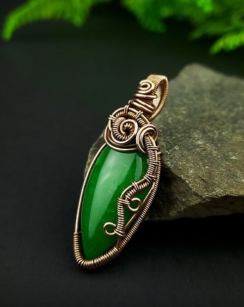 Wisiorek z zielonym jadeitem wire wrapping, Blue Pearl Art