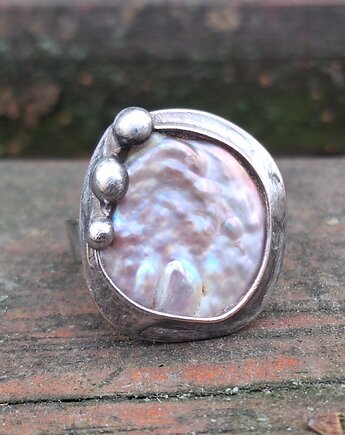 Perła po prostu - pierścionek regulowany, po drugiej stronie lustra