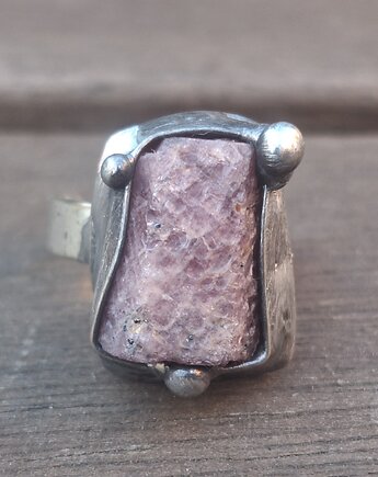 Rubin - pierścionek regulowany, po drugiej stronie lustra