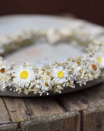 Wianek na głowę z stabilizowanych i suszonych  kwiatów z stokrotkami, Projekt wianki