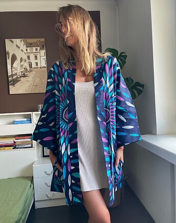Granatowe kimono w pióra, Pintera