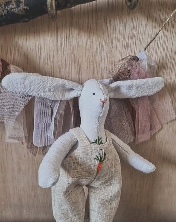 Królik w ogrodniczkach, peppo