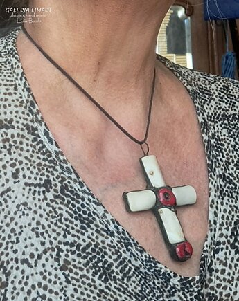 Unikatowy piękny jedyny w swoim rodzaju krzyżyk z białego prawdziwego korala, Galeria Limart