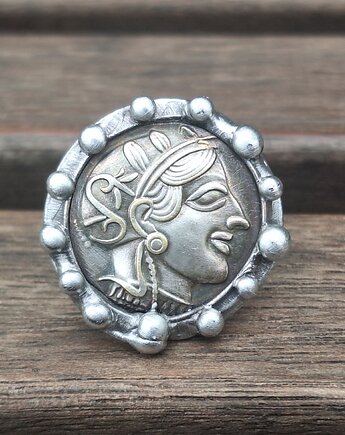 Ave Cesar - pierścionek regulowany, po drugiej stronie lustra