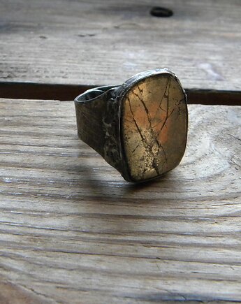 Złoty piryt -  pierścień / sygnet, Beata Trotter