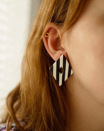 Minimalistyczne sztyfty w geometrycznym kształcie, Dwie Gliny