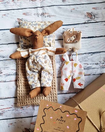 Mała przytulanka z plecakiem., peppo