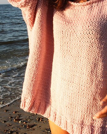 Sweter handmade oversize  z wełną  pudrowy róż, OSOBY - Prezent dla świadkowej