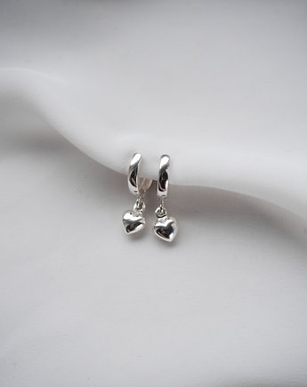 Kolczyki koła srebrne z minimalistycznym serduszkiem AMOUR MICRO, NW STORE