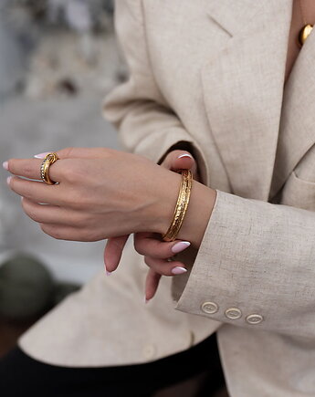 Szeroka złota młotkowana bransoletka ze stali chirurgicznej premium Paraiso Z, Paraiso