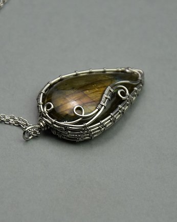 Wisiorek złoty labradoryt wire wrapping, Agata Rozanska