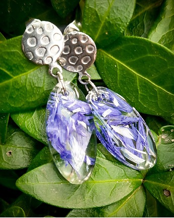 Kolczyki z zatopionymi płatkami chabrów, Figa handmade accessories