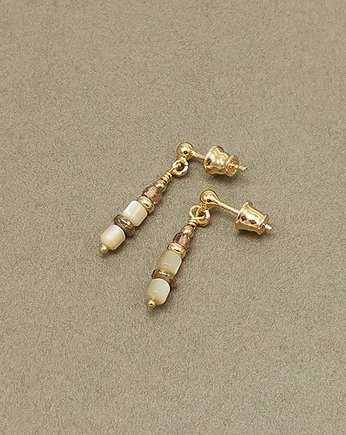Delikatne złote perłowe kolczyki, Yamira Art Studio