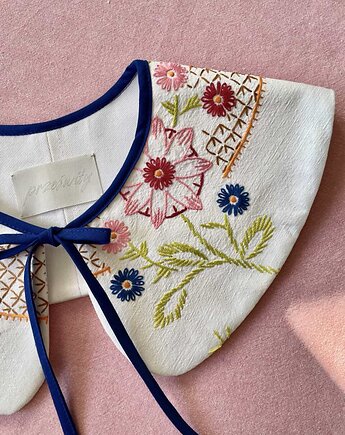 Kołnierzyk Tekla, Prześwity