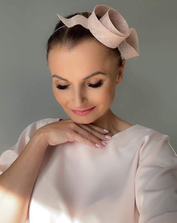 Fascynator pudrowy róż /oraz inne kolory, MONIKA SAXTON LUXURIOUS MILLINERY