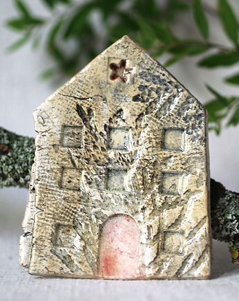 Domek z rośliną, unikatowy ceramiczny magnes #1, Bea Fine Arts