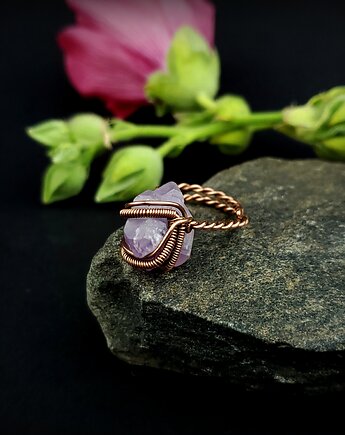 Regulowany pierścionek z dużym surowym ametystem, Blue Pearl Art