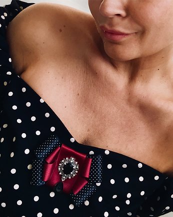 Brosza  w kropeczki  w stylu glamour, Pudrowy Różowy