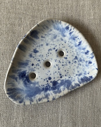 Mydelniczka ceramiczna, Cała w kurzu