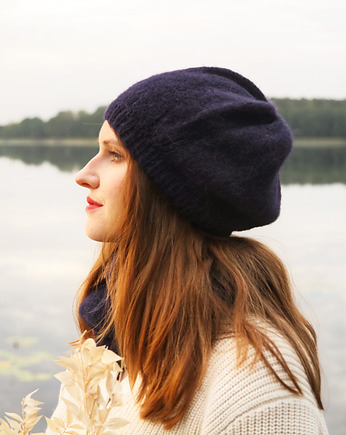 Granatowa czapka beretowa z alpaki Parisian, Holy Alpaca Knit