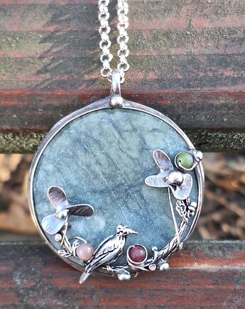 Ptak w ogródku - wisiorek, po drugiej stronie lustra