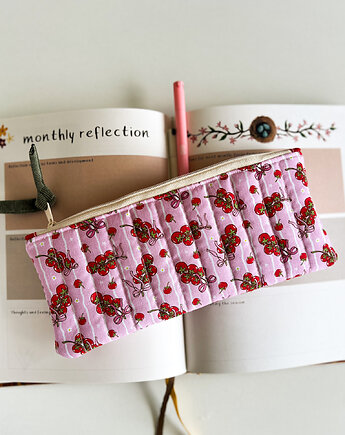 Piórnik w pomidory, Gucia Design