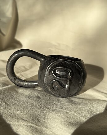 Kubek kettlebell złoty  - 20 kg, szkliwiona.art