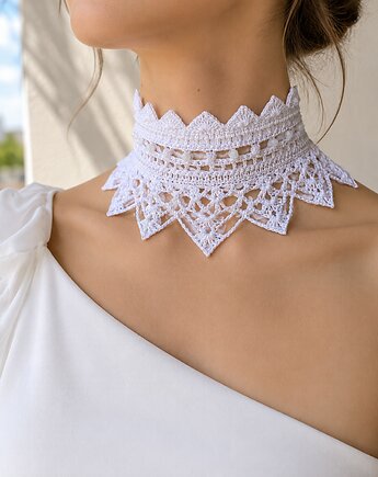 Koronkowy biały choker, Księżycowa ćma