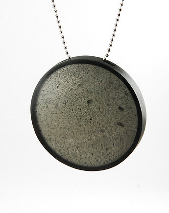 Szary naszyjnik księżycowy, Monopolka