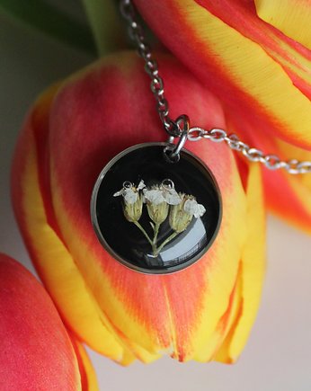 Medalion z prawdziwymi kwiatami srebrny wisiorek czarny, zkwiatem