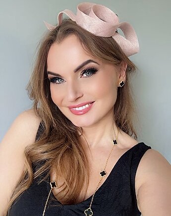 Fascynator Melody PUDROWY RÓŻ /oraz inne kolory, MONIKA SAXTON LUXURIOUS MILLINERY