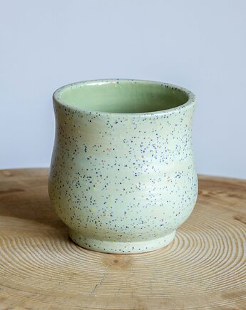 Kubek toczony nakrapiany miętowy, studnia ceramiczna