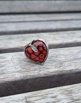 Millefiori w sercu - pierścionek regulowany, po drugiej stronie lustra