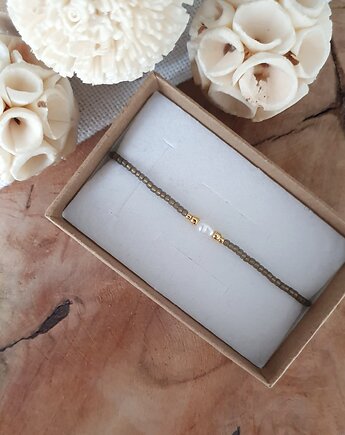 Beżowa bransoletka z perłą rzeczną, LEI handmade 