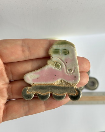 Magnes rolka różowa, ceramiczny magnes w kształcie rolki, Joanna Serafin design