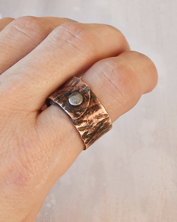 Pierścionek z kutej, oksydowanej miedzi /47/ biżuteria miedziana rękodzieło, Galeriai