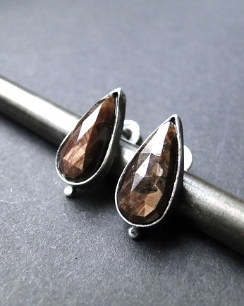 Sztyfty Brown z szafirem i kropką, Memero