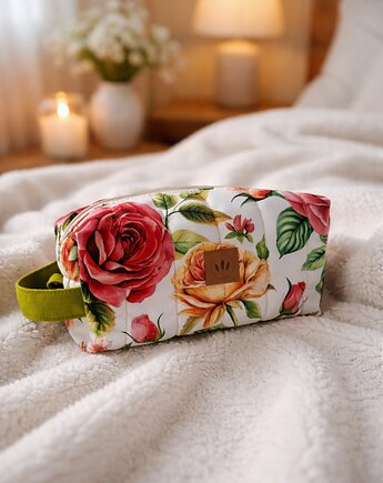 Pikowana kosmetyczka XL z weluru w Kolorowe Róże, sabi tatka