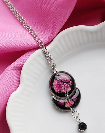 Naszyjnik z różową gipsówką, Kwiatostany