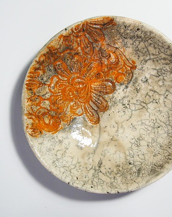 Ceramiczna miska z wytłoczonym koronkowym wzorem, M.J